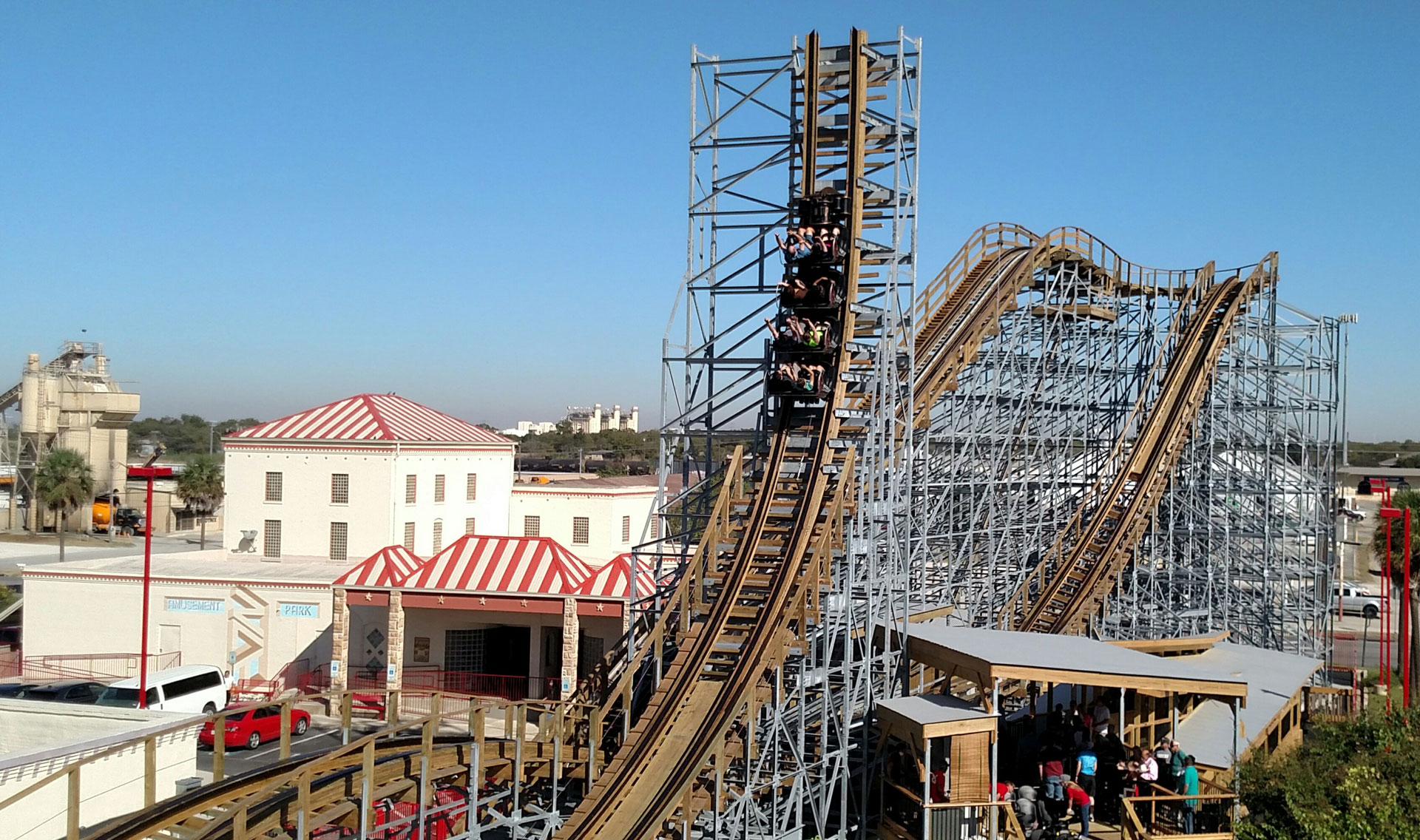 Timberliner Trains • For the Modern Wooden Coaster • The Gravity Group